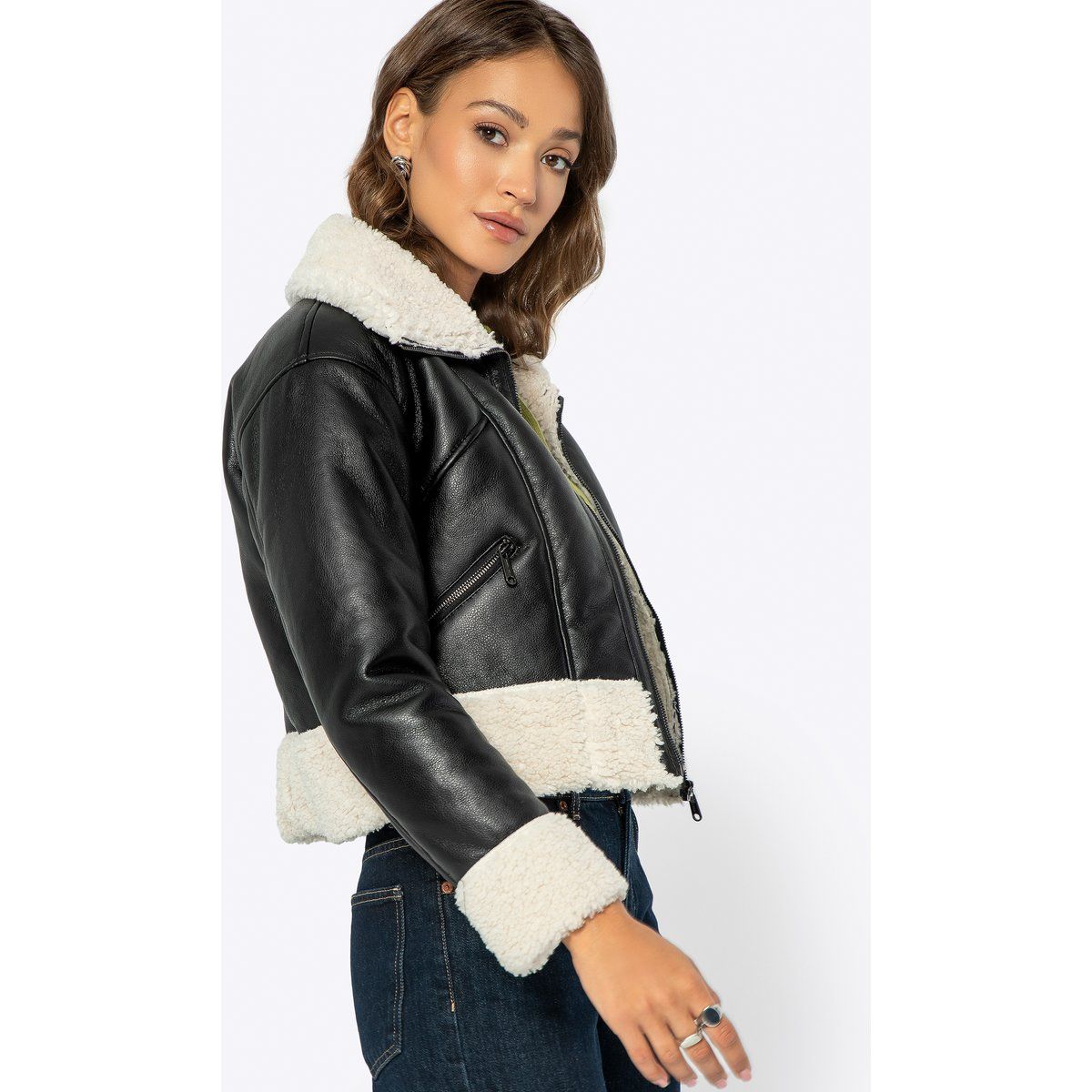 Kurze Pilotenjacke aus Kunstleder mit Shearling-Besatz
