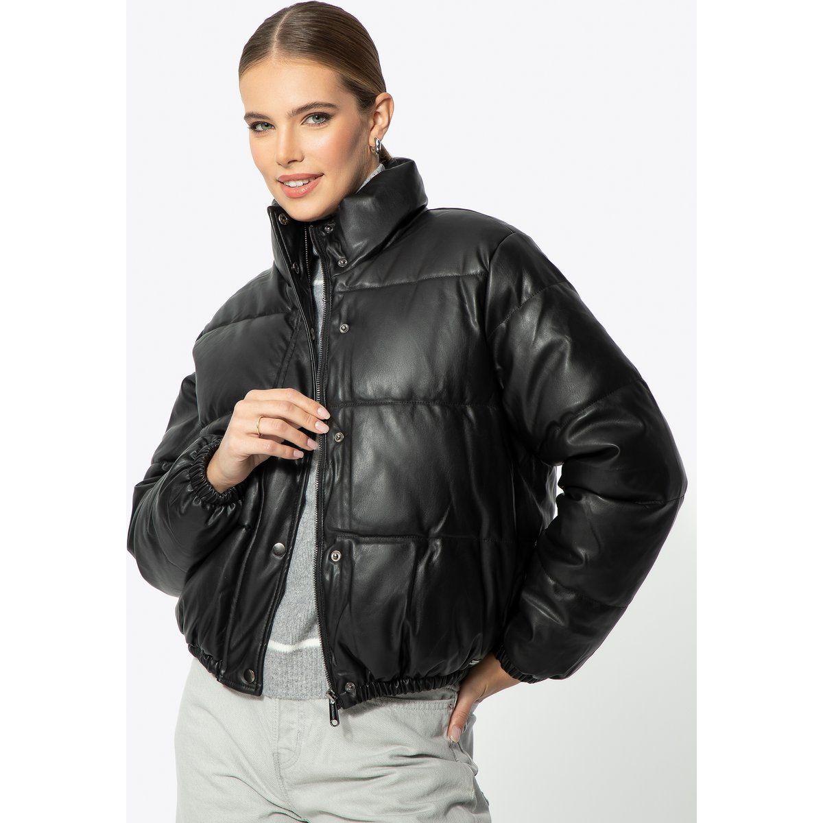 Schwarze Puffjacke aus Kunstleder