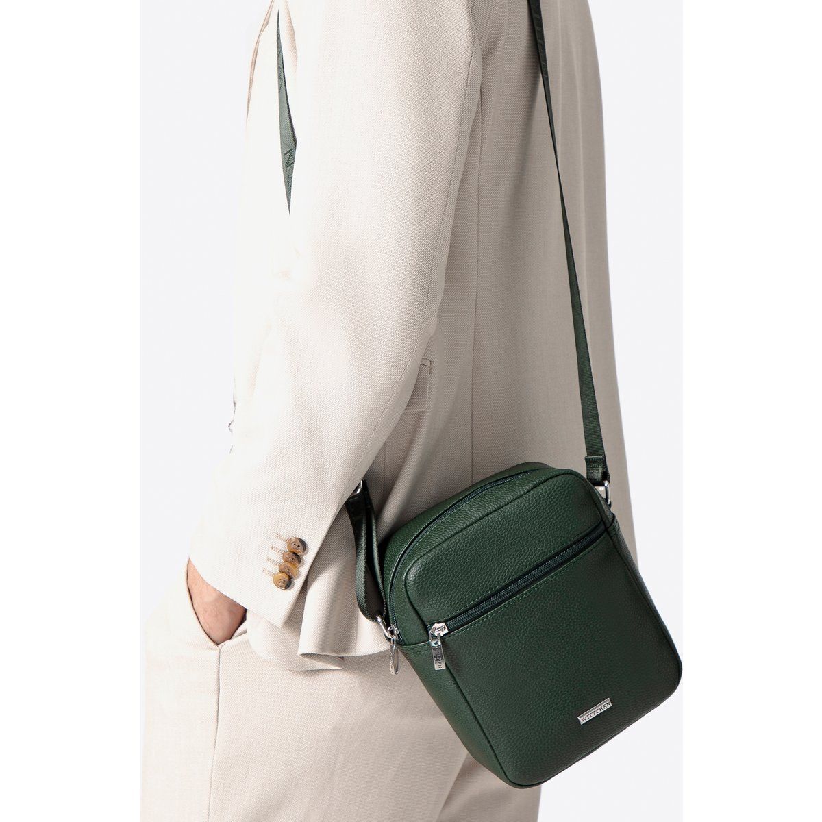 Minimalistische Umhängetasche aus genarbtem Öko-Leder