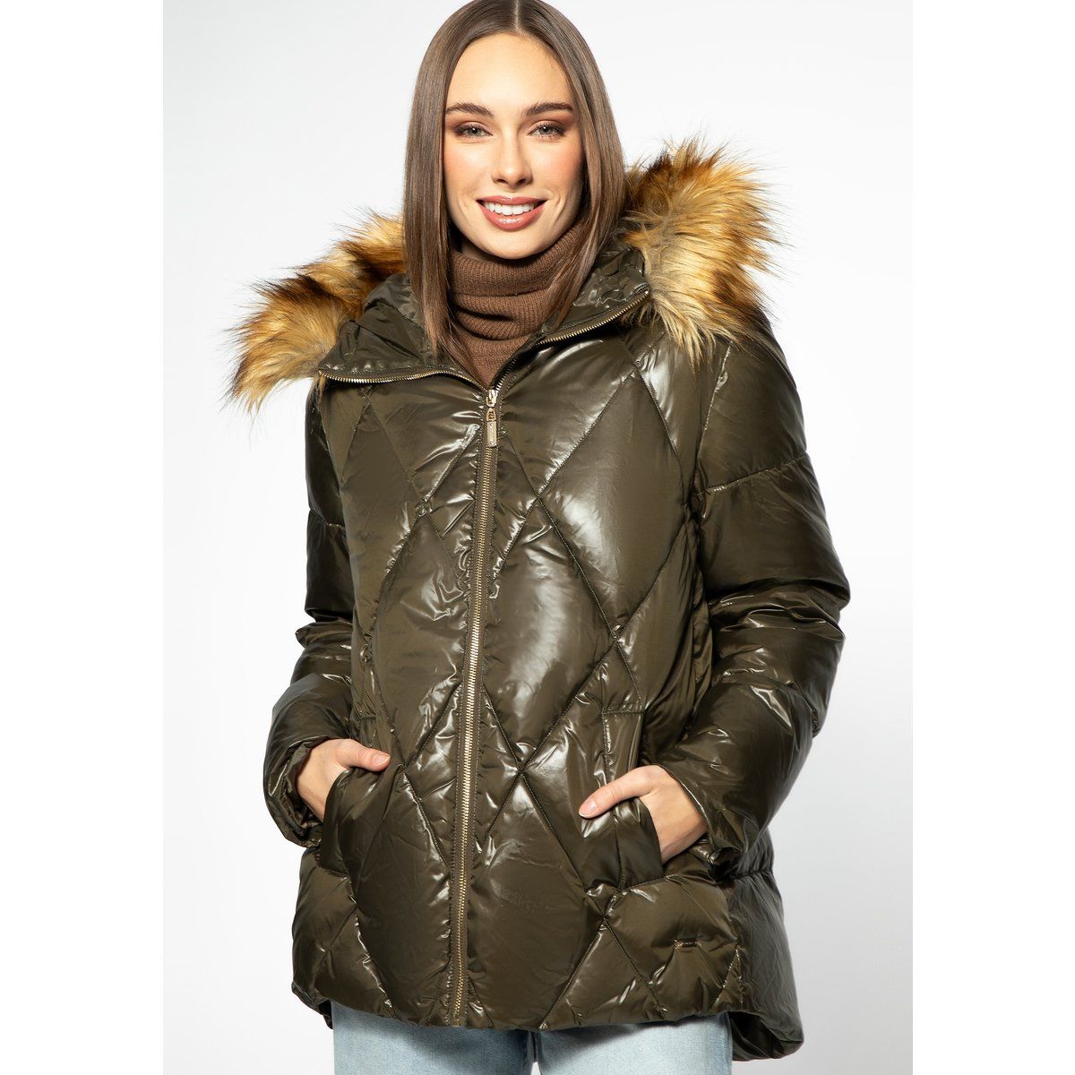 Diamant-Steppjacke mit Kunstfellbesatz