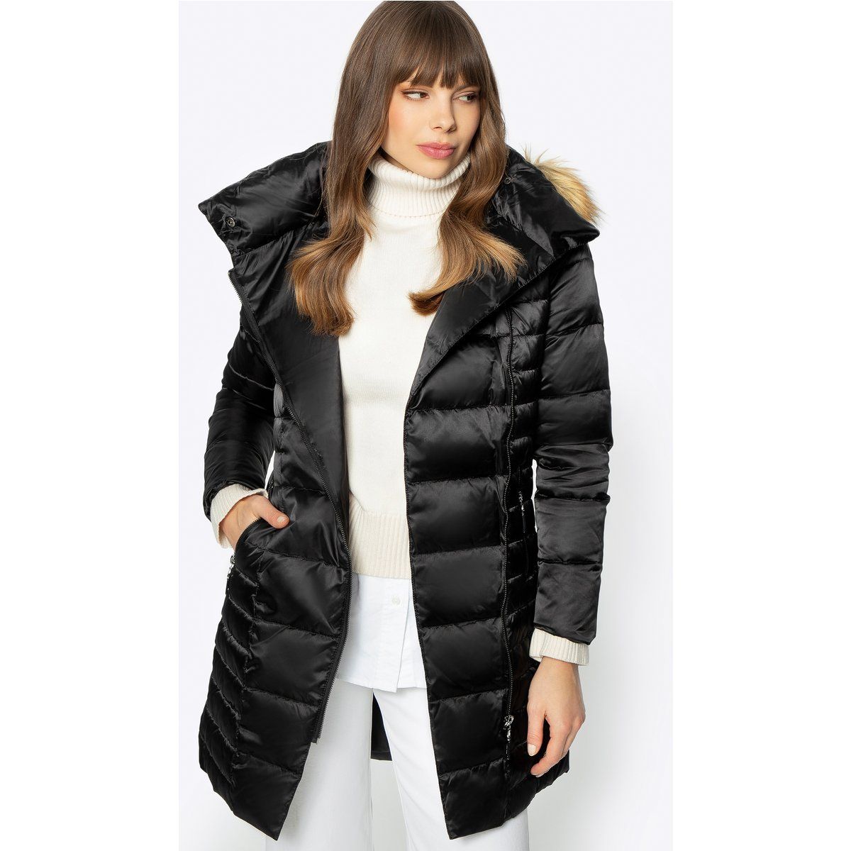 Daunenjacke mit asymmetrischem Verschluss
