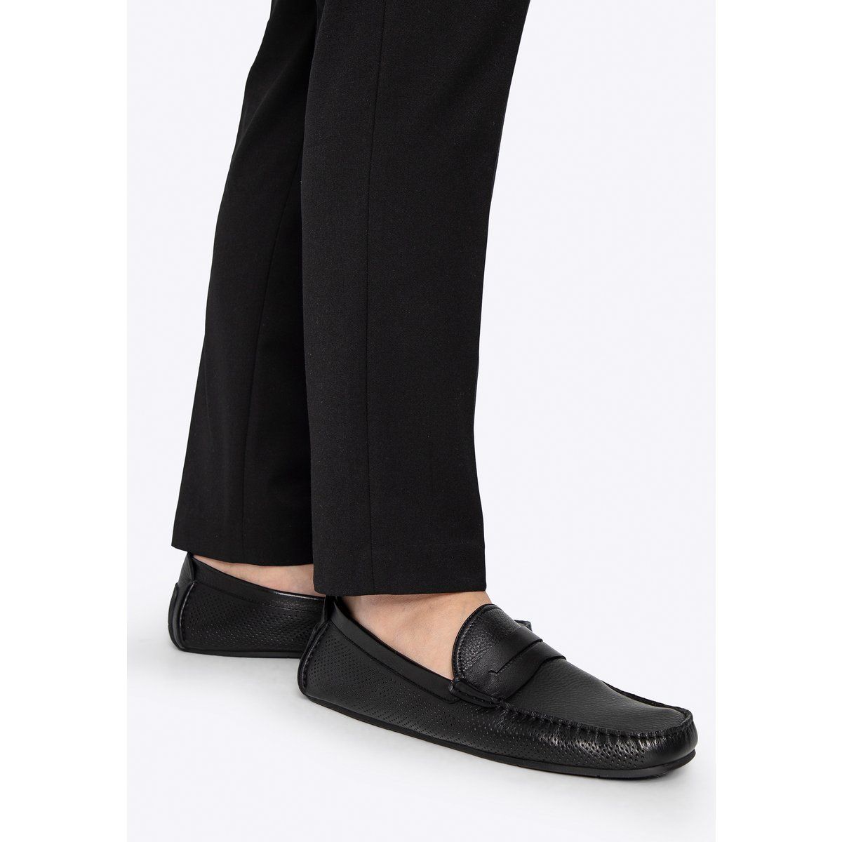Herren Slipper aus schwarzem Leder