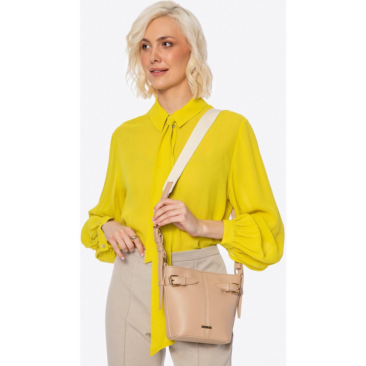 Beige Beuteltasche aus Kunstleder