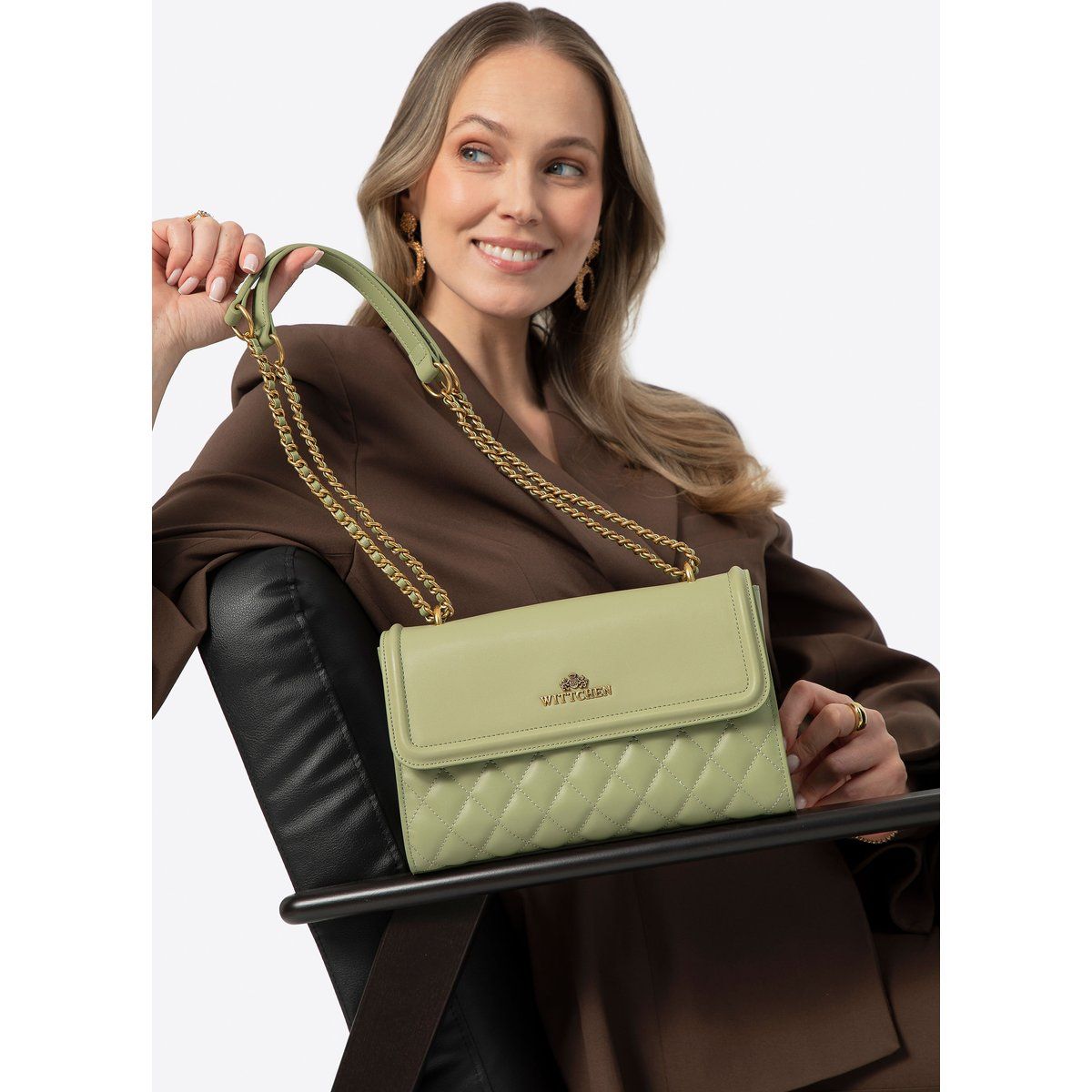Gesteppte Leder-Umhängetasche mit Kette