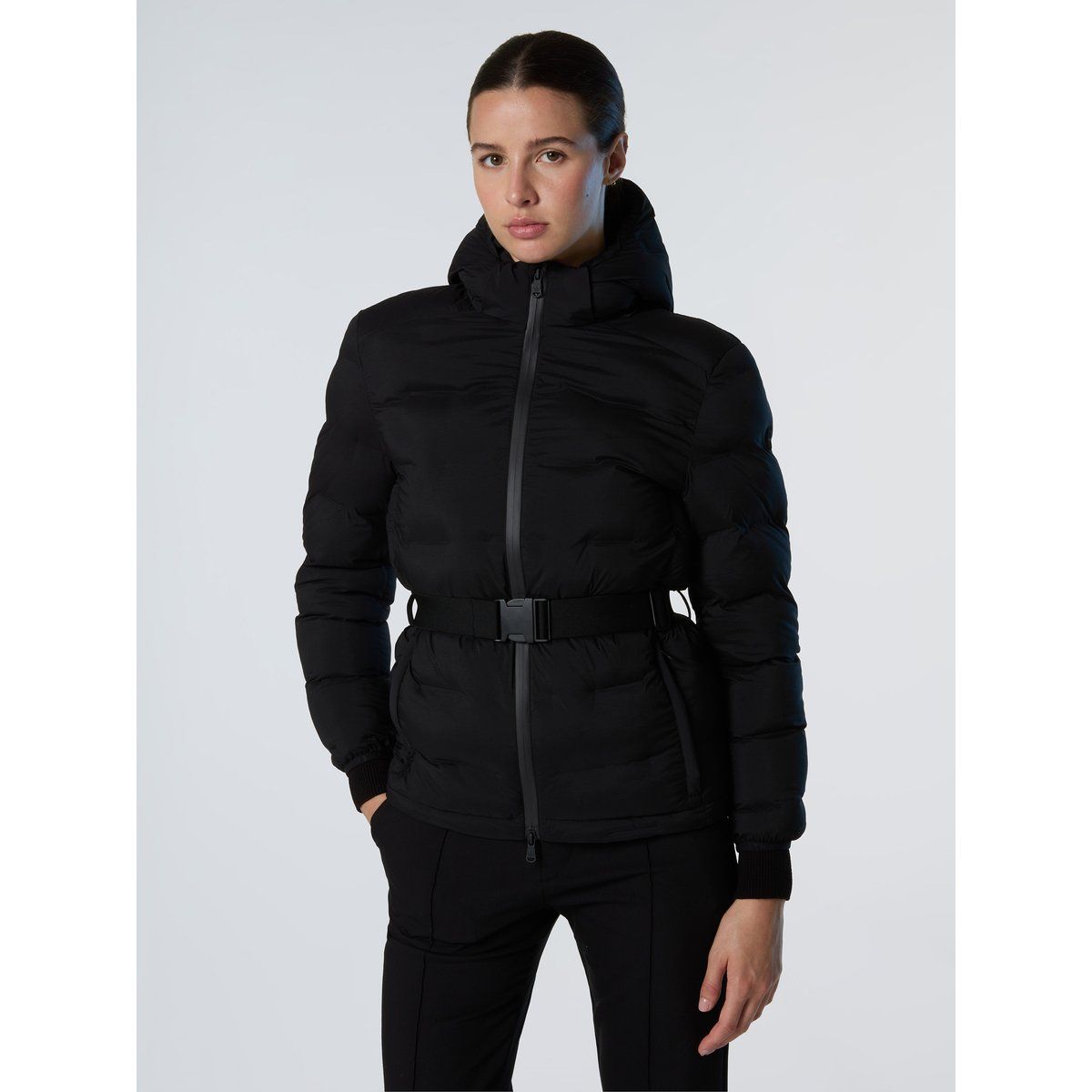 Gepolsterte Jacke mit Gürtel und Kapuze