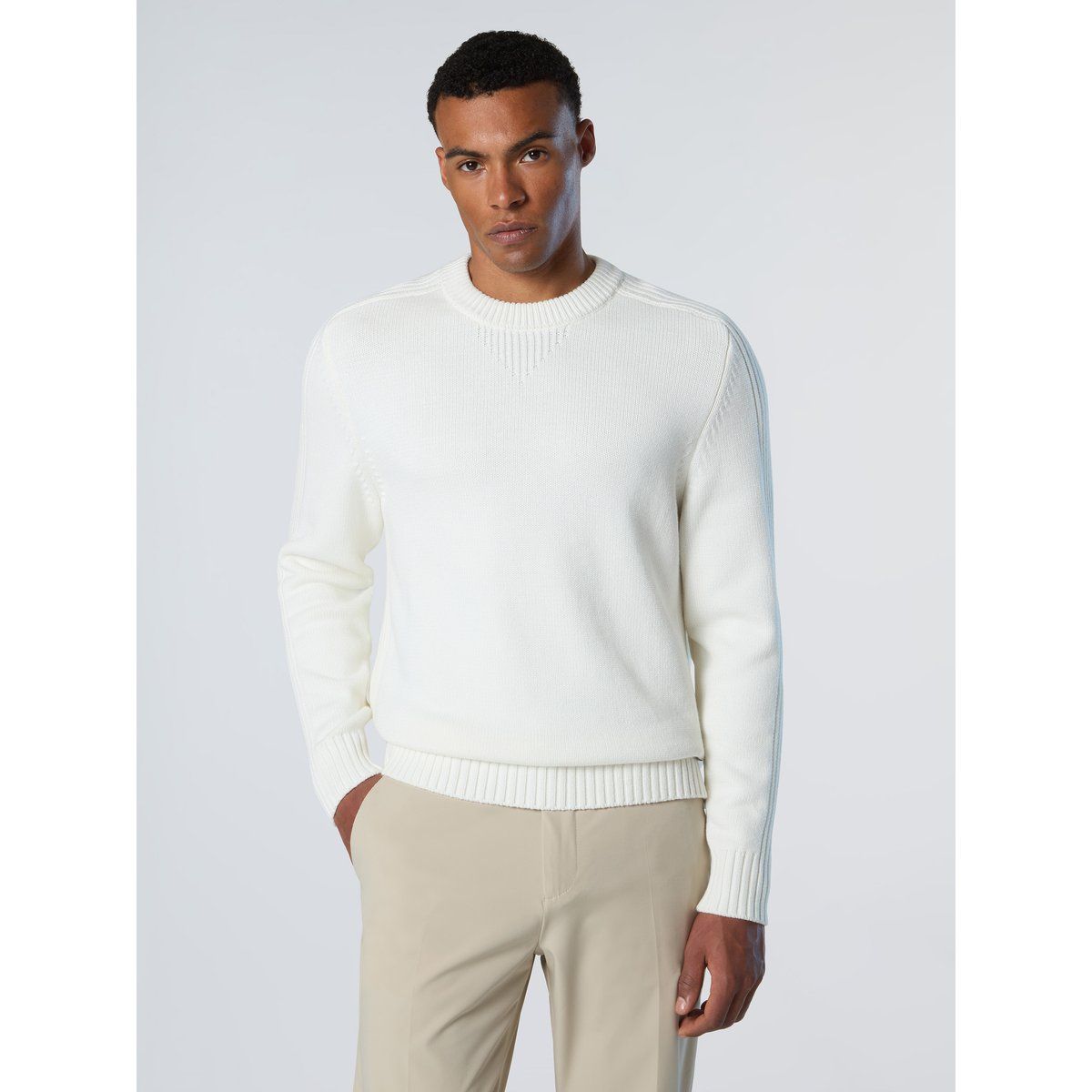Klassischer Rundhals Pullover mit Rippstrick