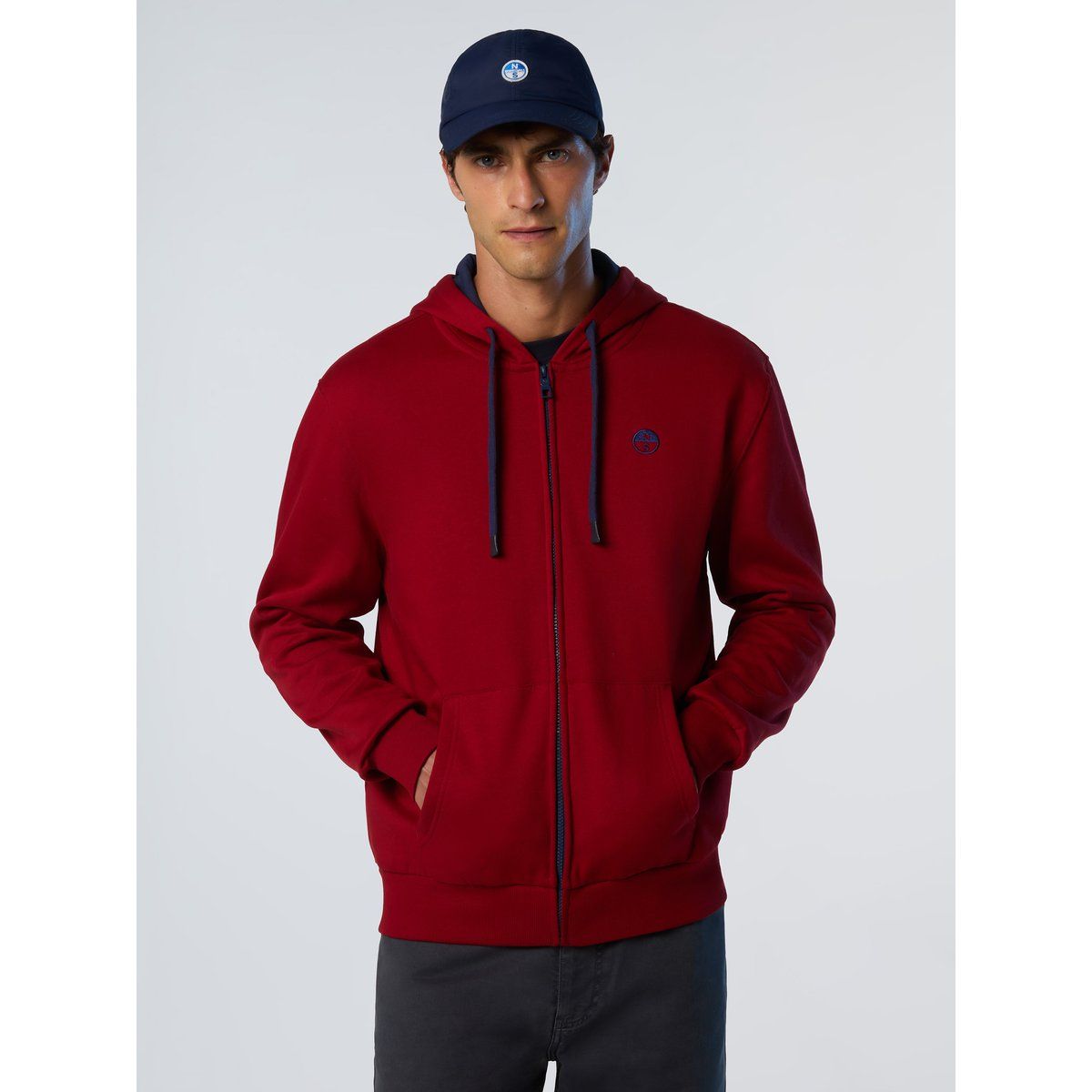 Klassischer Kapuzenpullover mit Reißverschluss und Logo