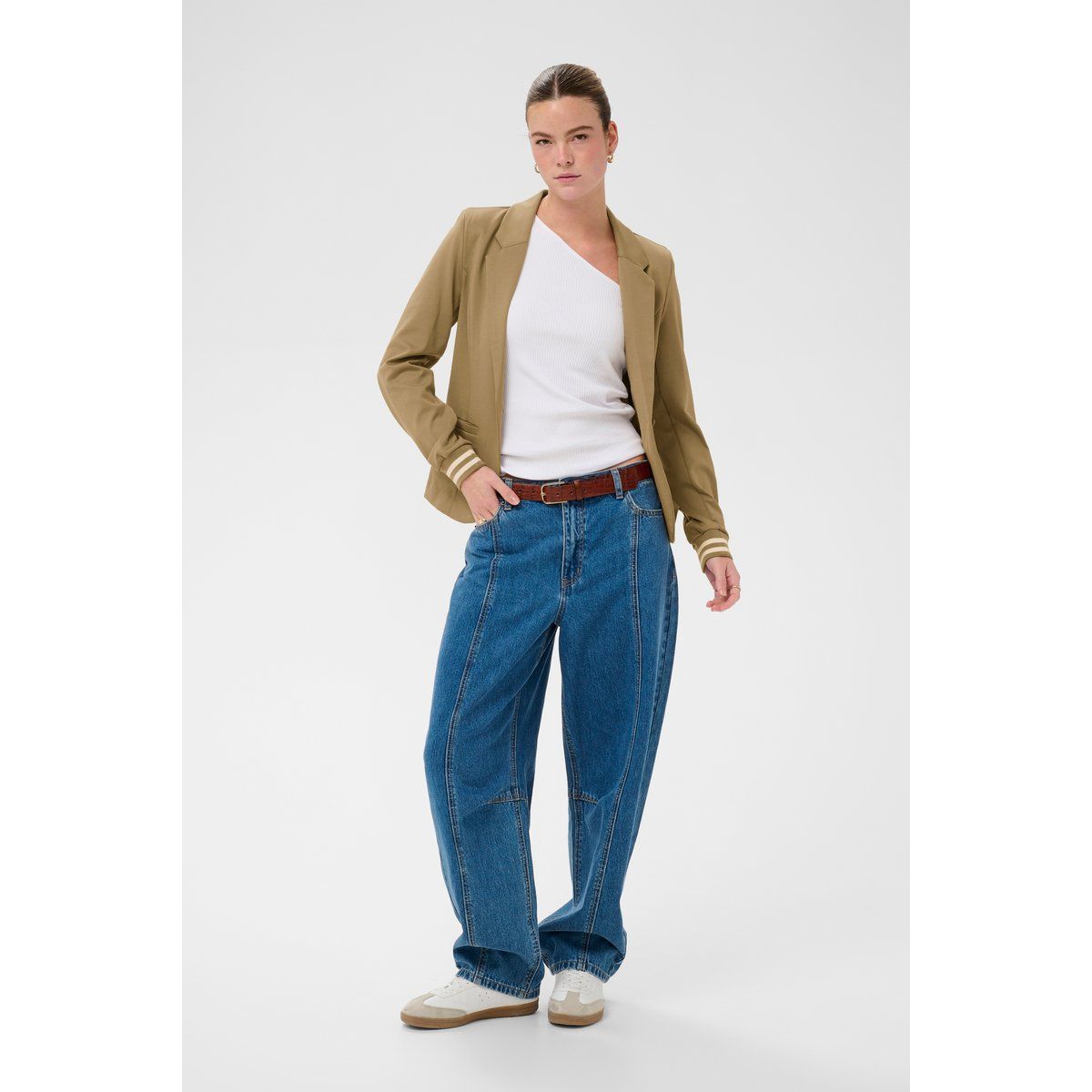 Klassischer taillierter Ein-Knopf-Blazer