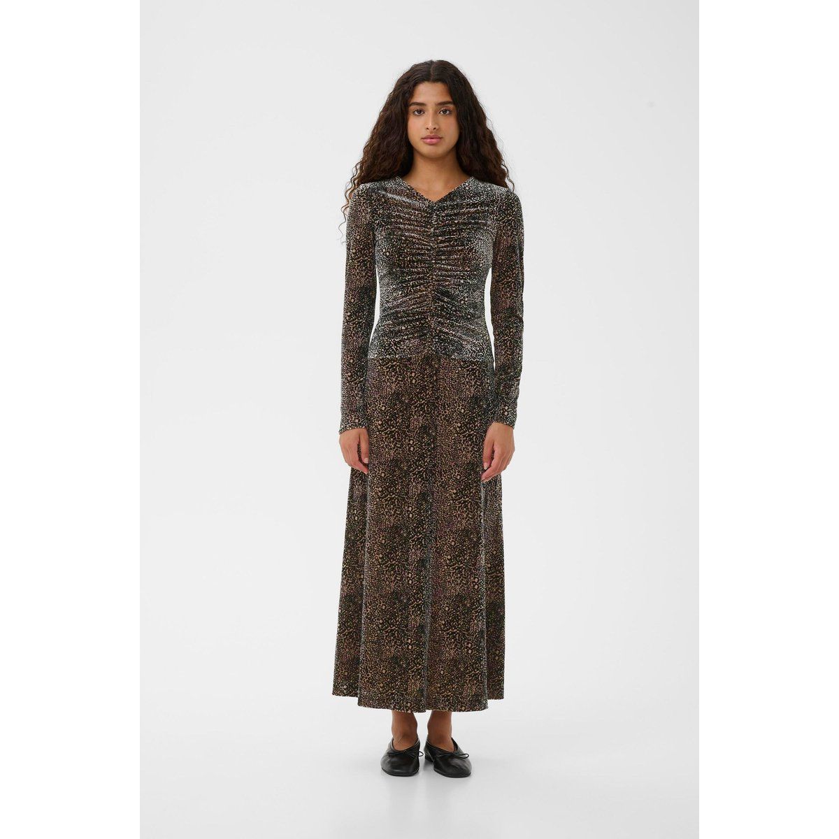 Feminines, gerafftes, langärmliges Maxikleid