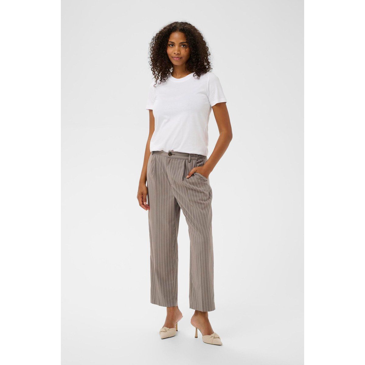 Gestreifte Bundfaltenhose in Cropped-Länge