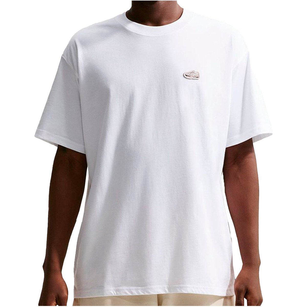 Klassisches weißes T-Shirt mit Grafikpatch