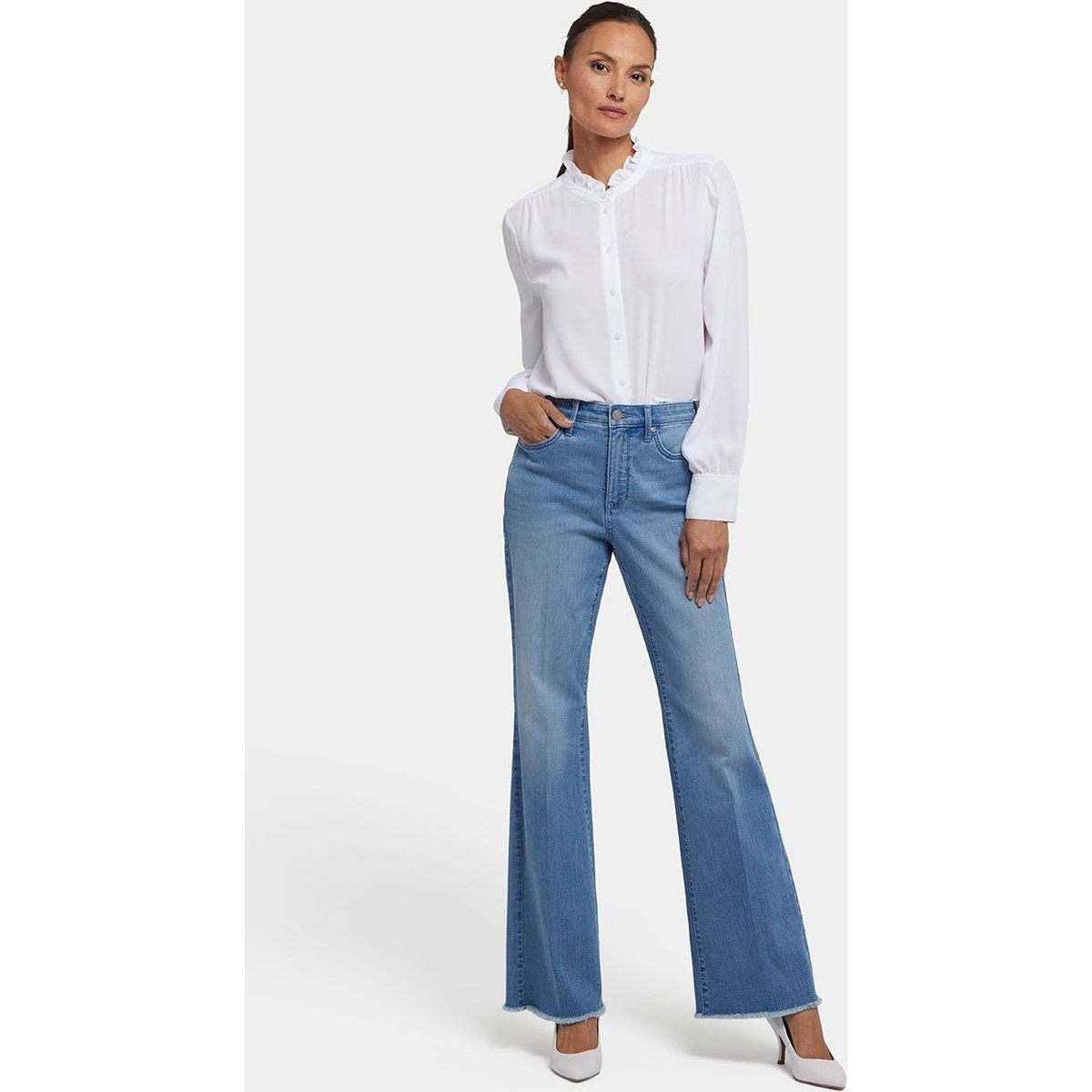 Ausgestellte Jeans mit ausgefranstem Saum, helle Waschung