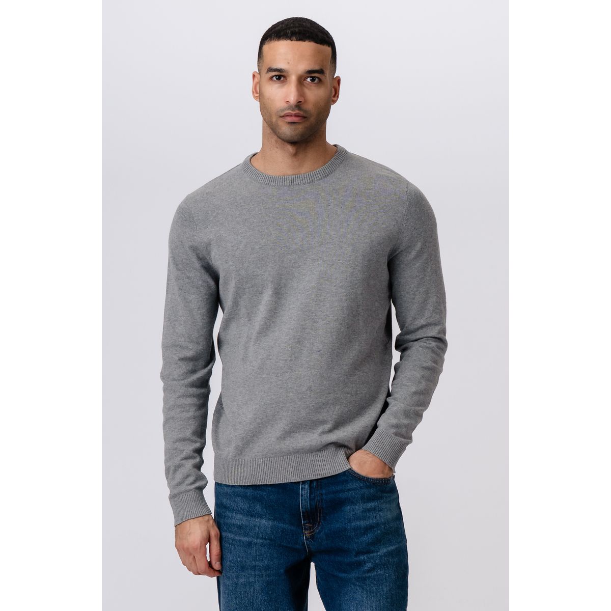 Klassischer Strickpullover mit Rundhalsausschnitt