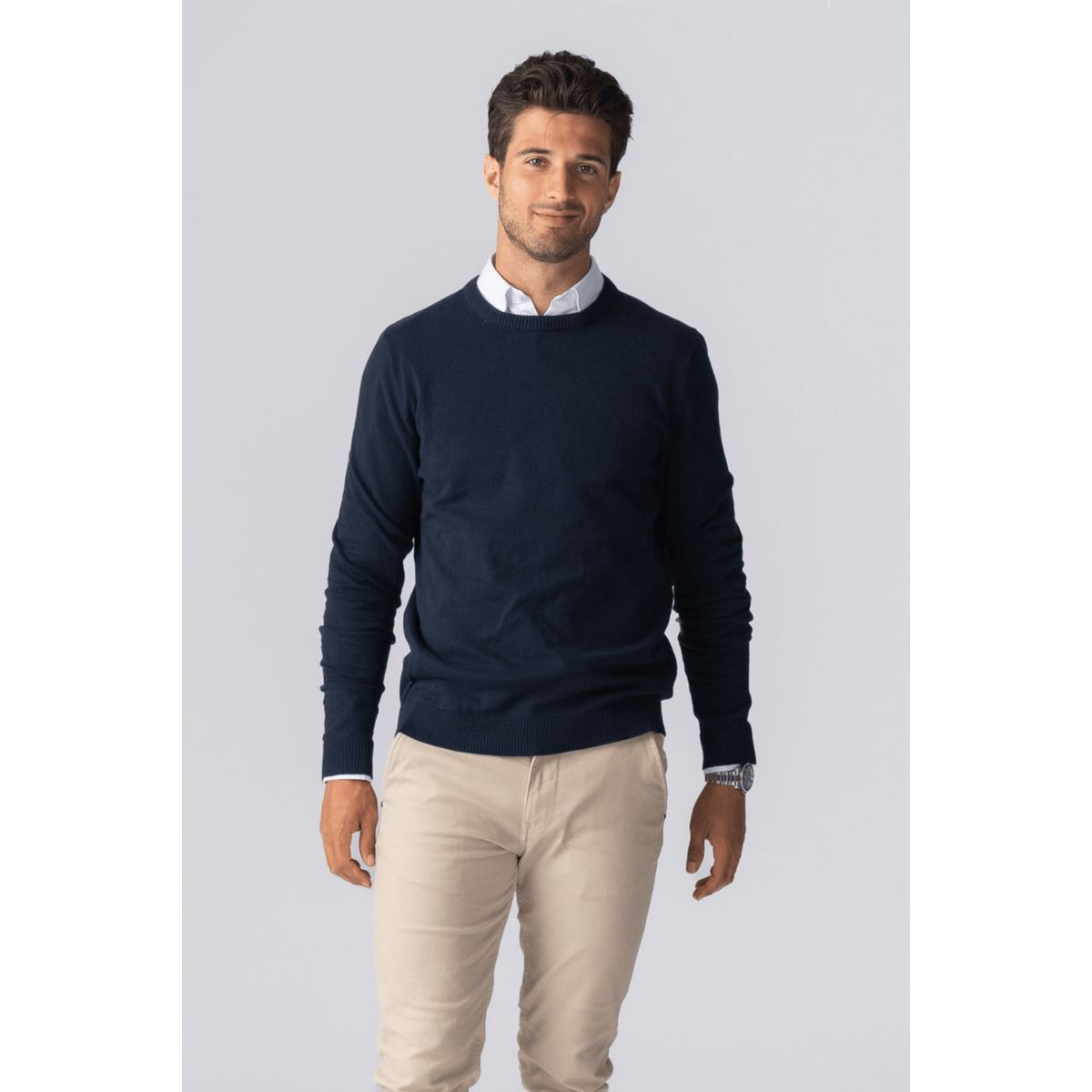 Klassischer marineblauer Rundhals-Pullover