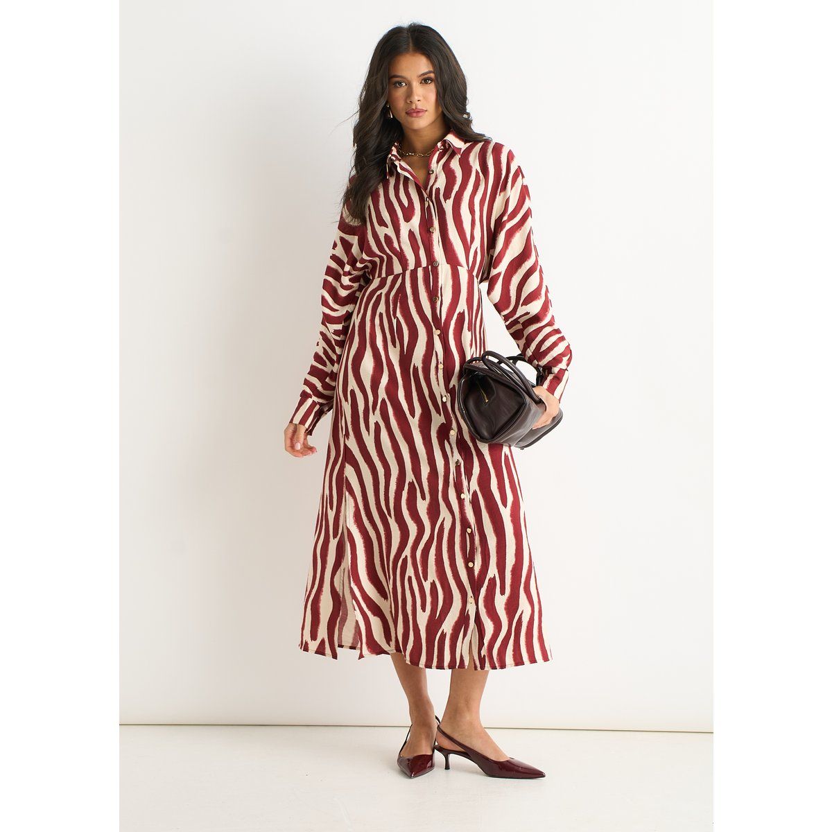Hemdblusenkleid mit Zebramuster in Midi-Länge