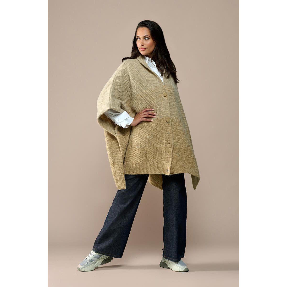 Übergroßes Strickponcho mit Knöpfen