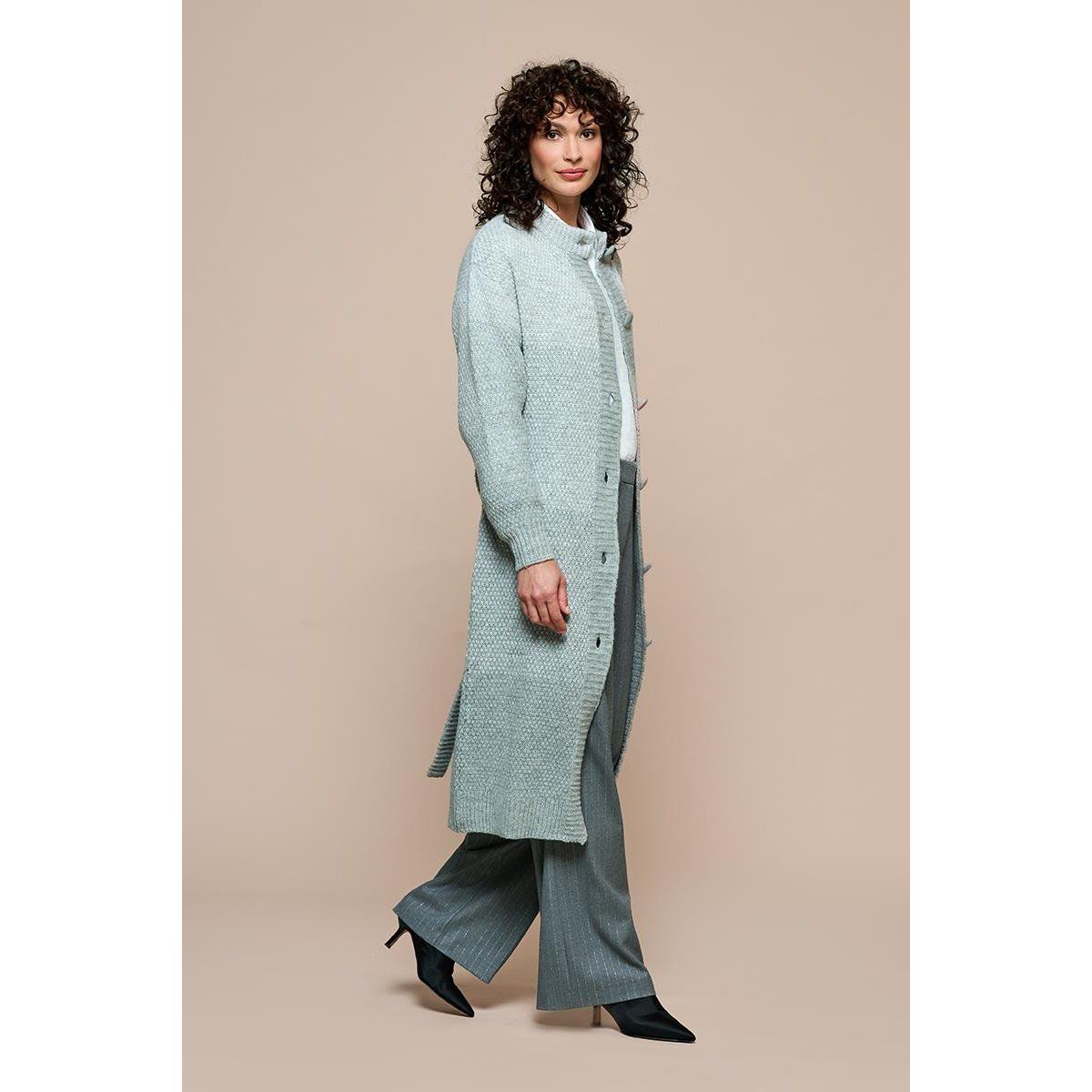 Lange Strickjacke mit Strukturmuster und Bindegürtel