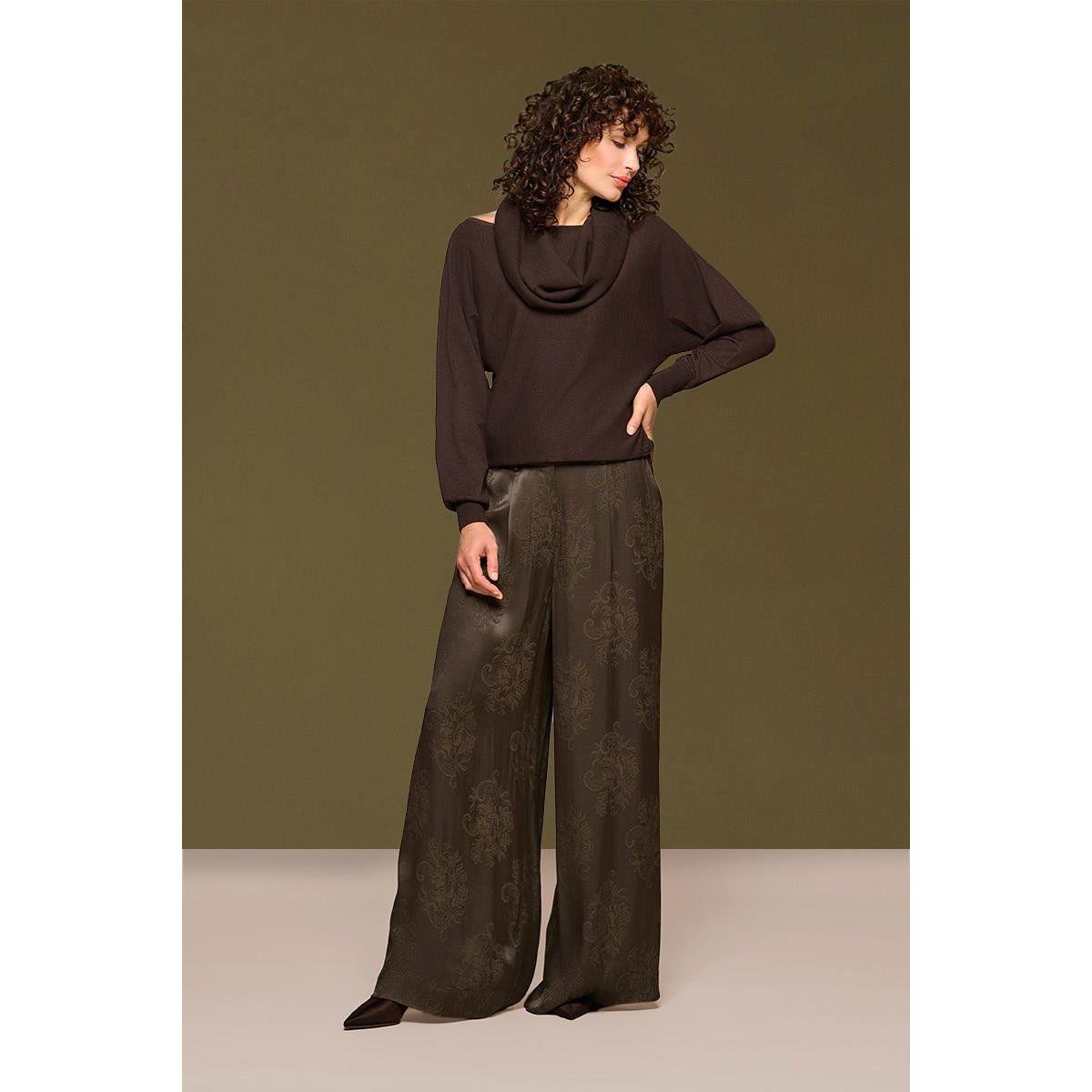 Eleganter Pullover mit abnehmbarem Kragen