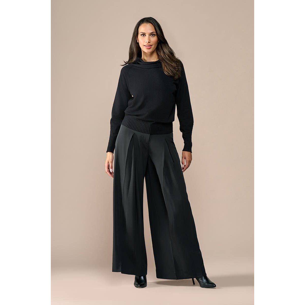 Weite Palazzo-Hose mit Bundfalten