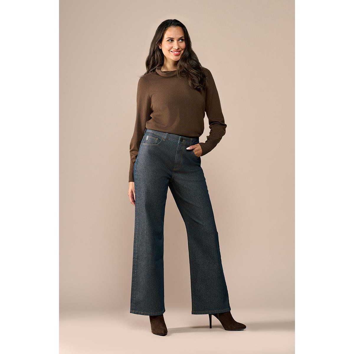 Beschichtete Weitbein-Jeans mit Glanzeffekt