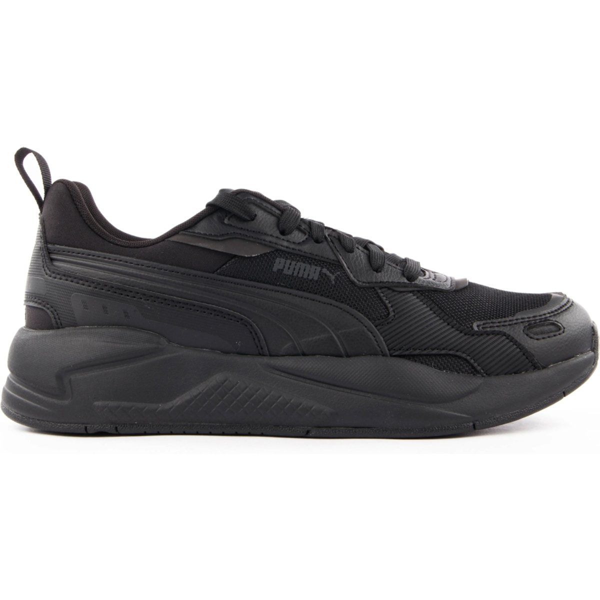Monochromer, von X-Ray inspirierter Sneaker