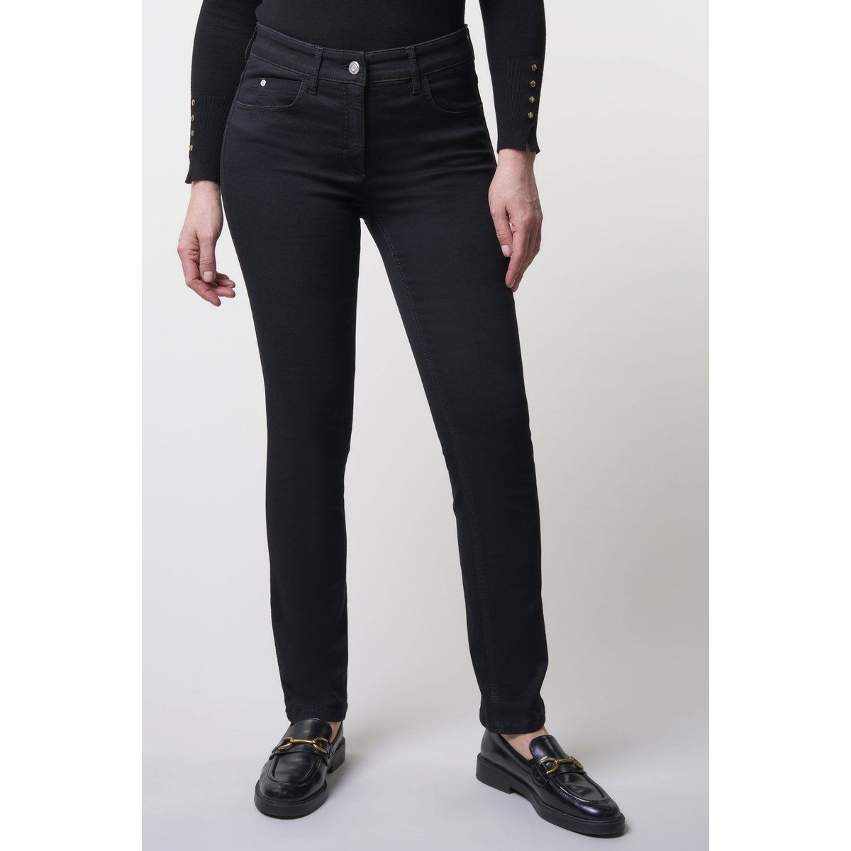 Schmal geschnittene Jeans mit geradem Bein