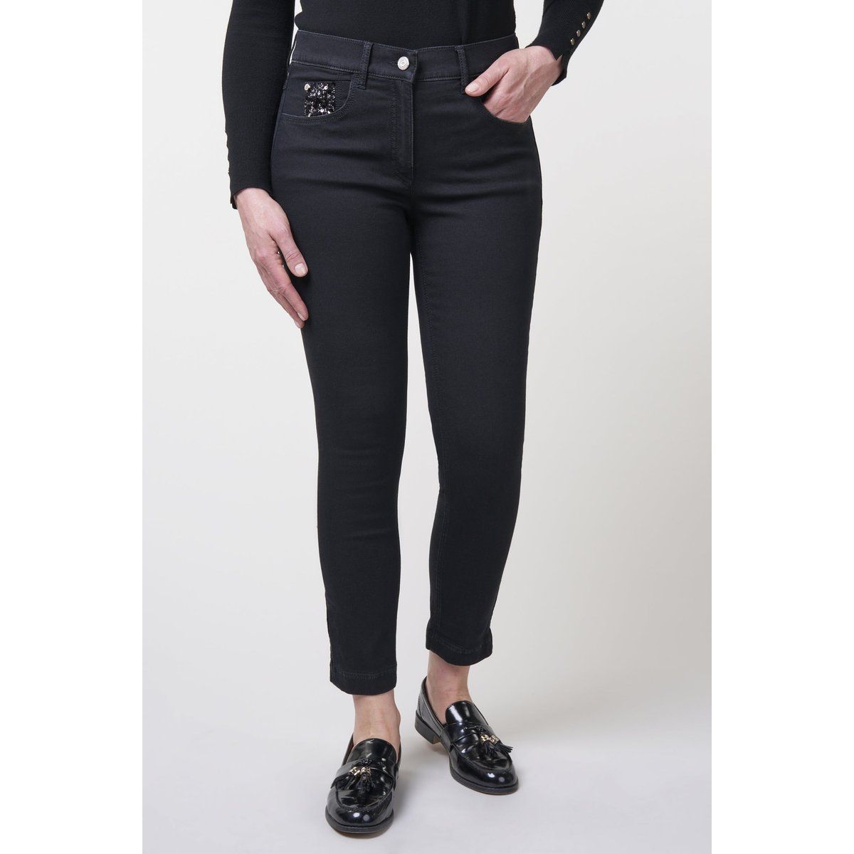 Schlank geschnittene Jeans mit geradem Bein