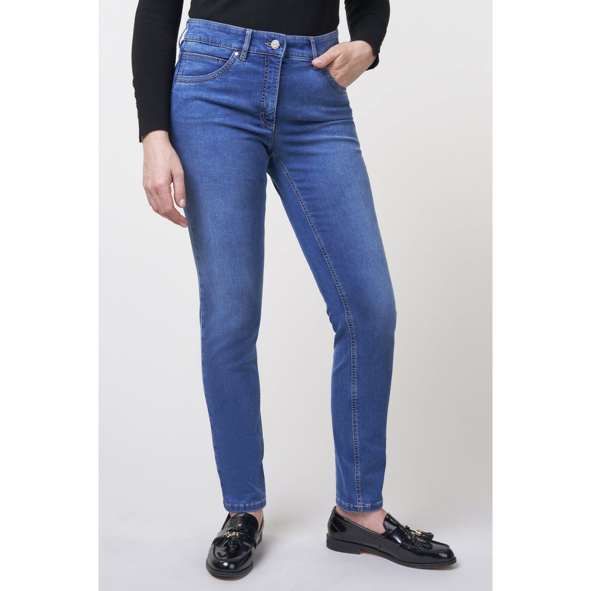 Schlank geschnittene Mid-Rise Jeans