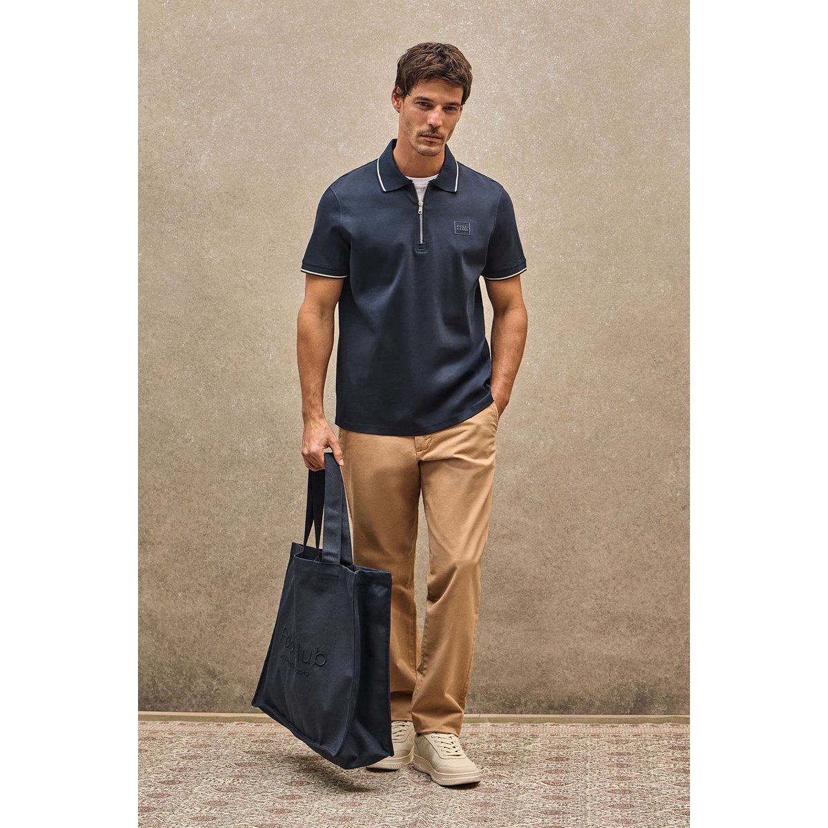 Kurzärmliges Slim-Fit Poloshirt mit Reißverschluss