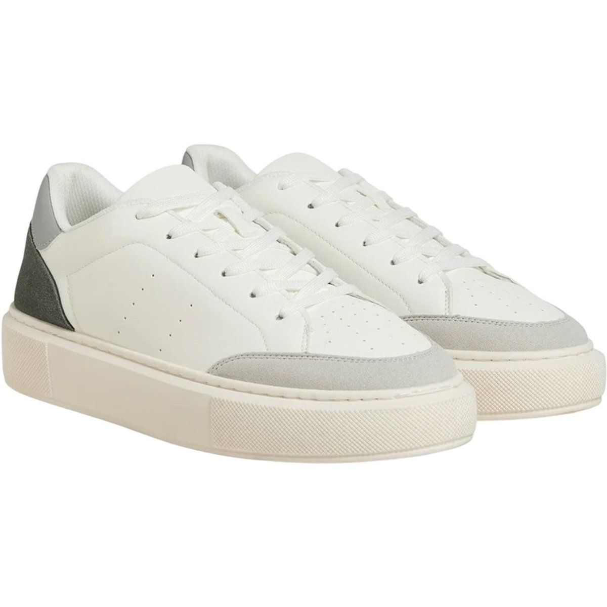 Minimalistische Plateausneakers mit Wildlederbesatz