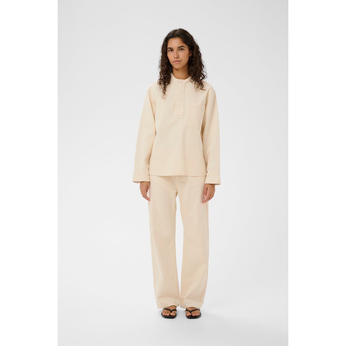 Minimalistisches Langarmshirt
