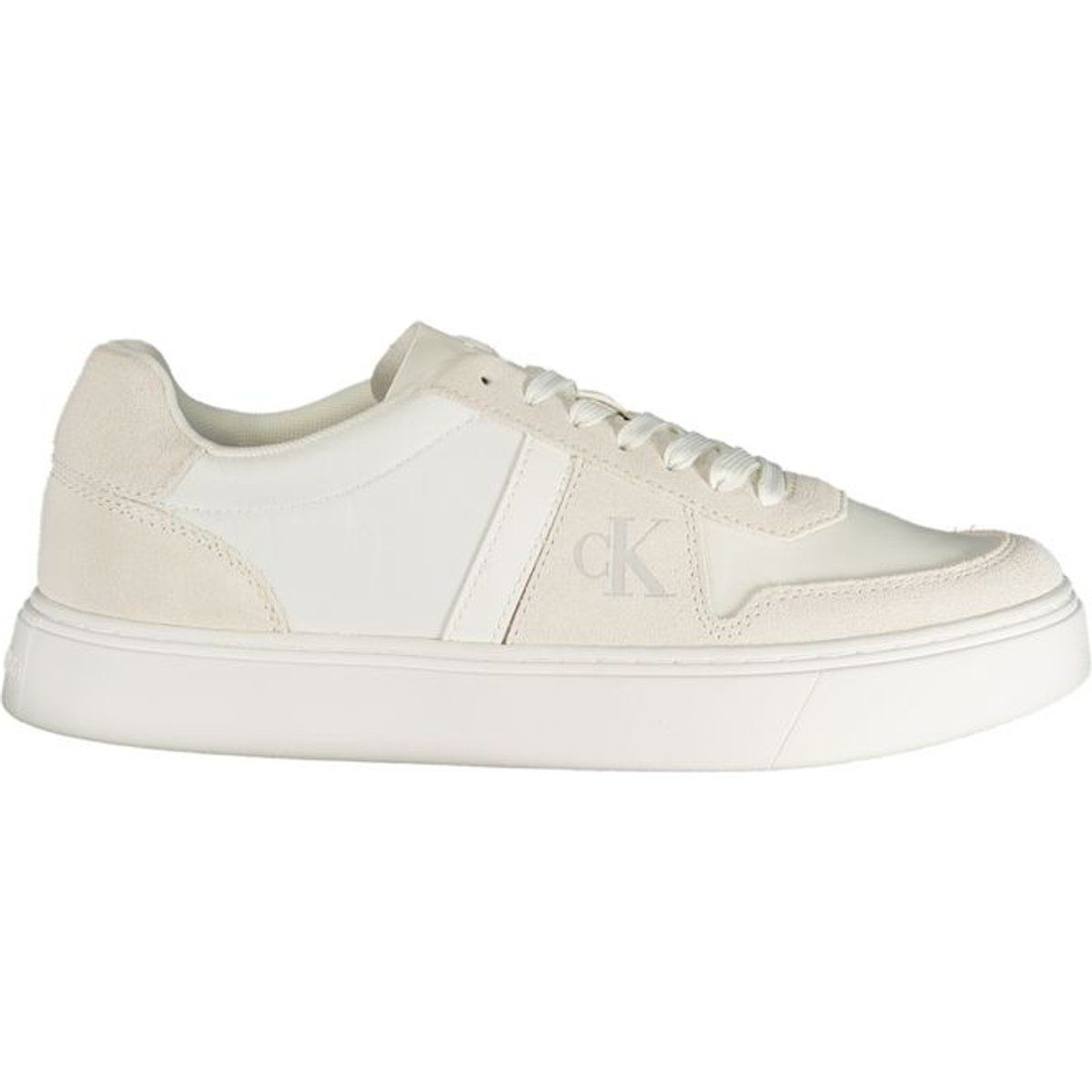 Minimalistische Low-Tops im Materialmix