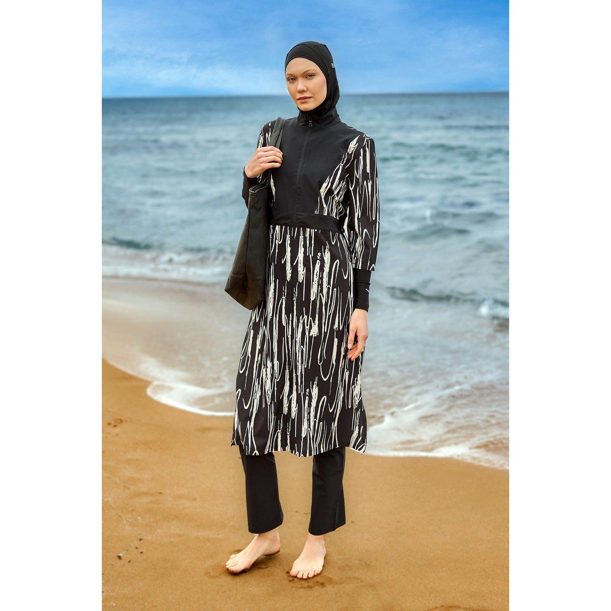 Vierteiliges Burkini-Set mit abstraktem Muster