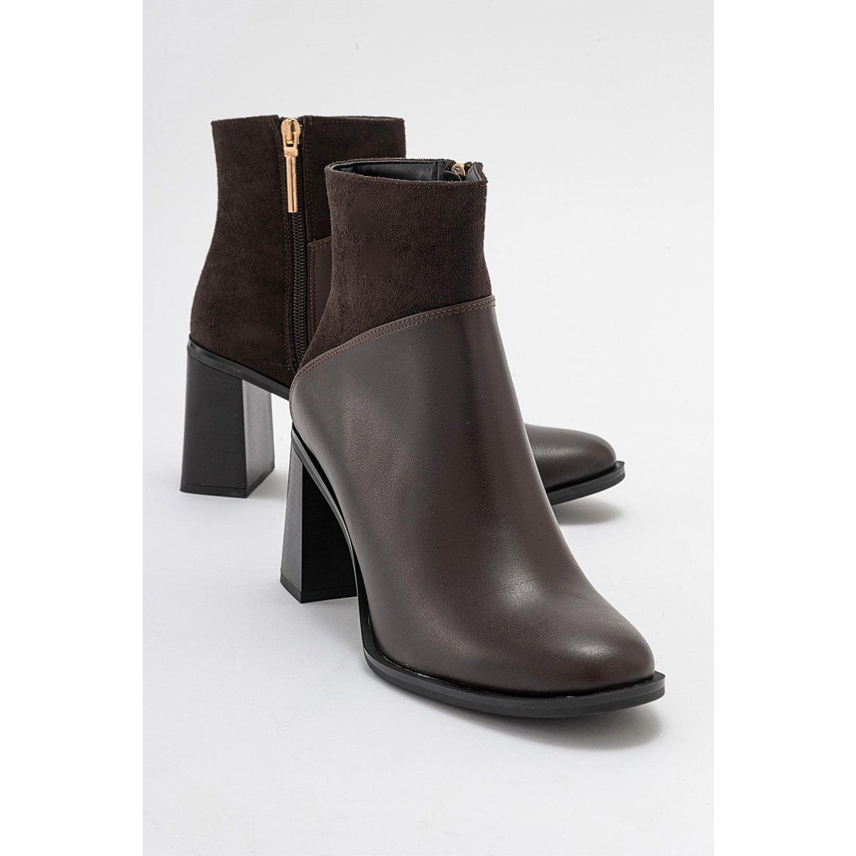 Zweifarbige Stiefeletten mit Blockabsatz
