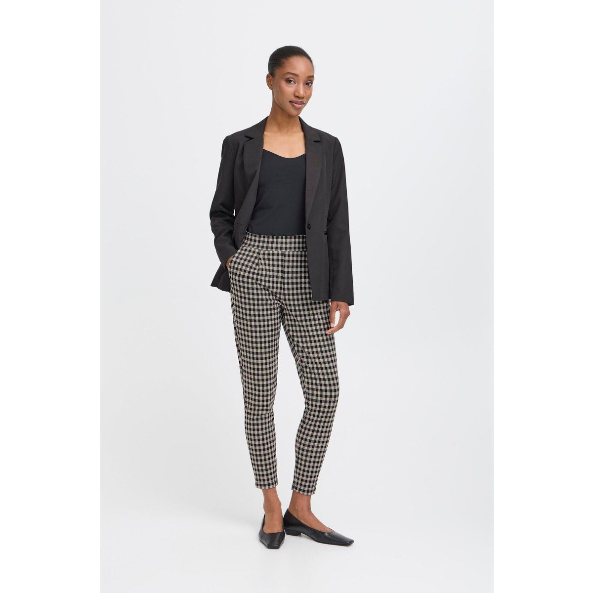 Schmal zulaufende Hose mit Gingham-Karomuster