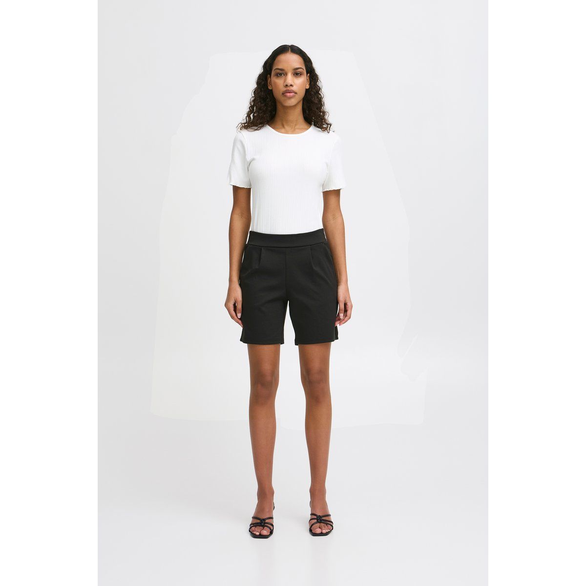 Elegante, hoch taillierte Stoffshorts