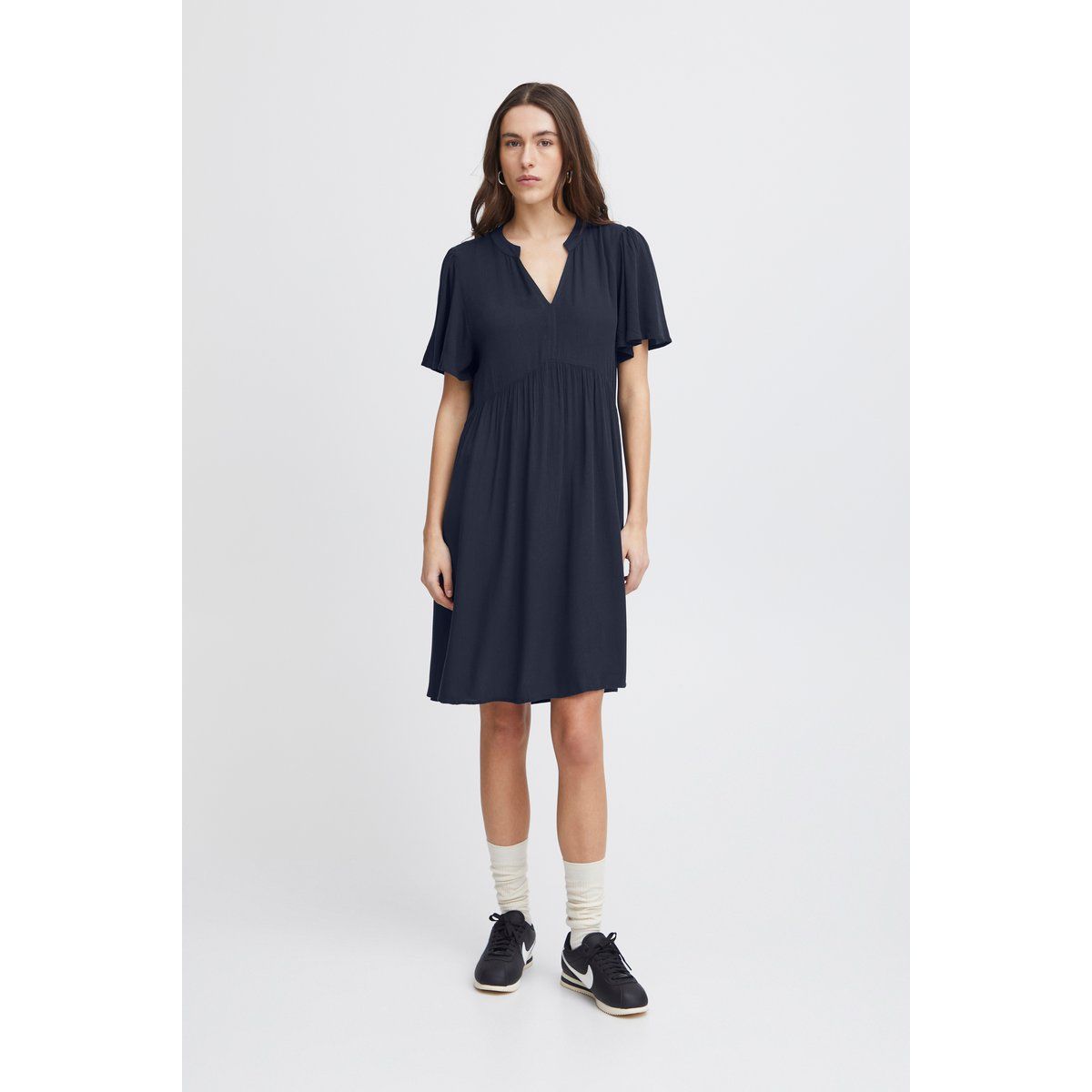 Lockeres Minikleid mit V-Ausschnitt