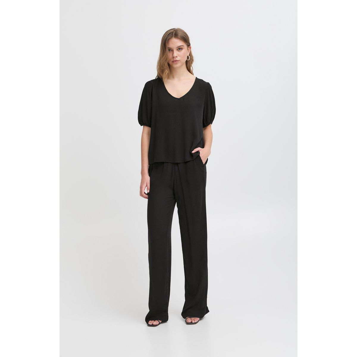Bluse mit V-Ausschnitt und Puffärmeln
