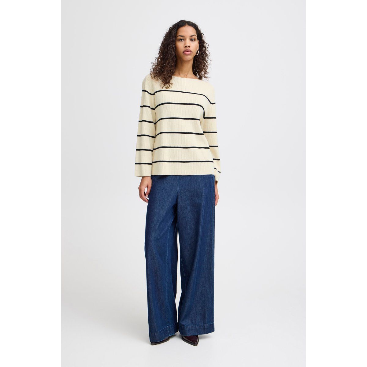 Gestreiftes Langarmshirt mit U-Boot-Ausschnitt