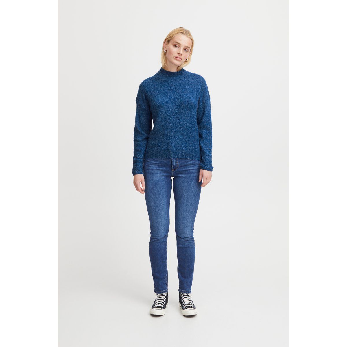 Strickpullover mit lockerem Rollkragen