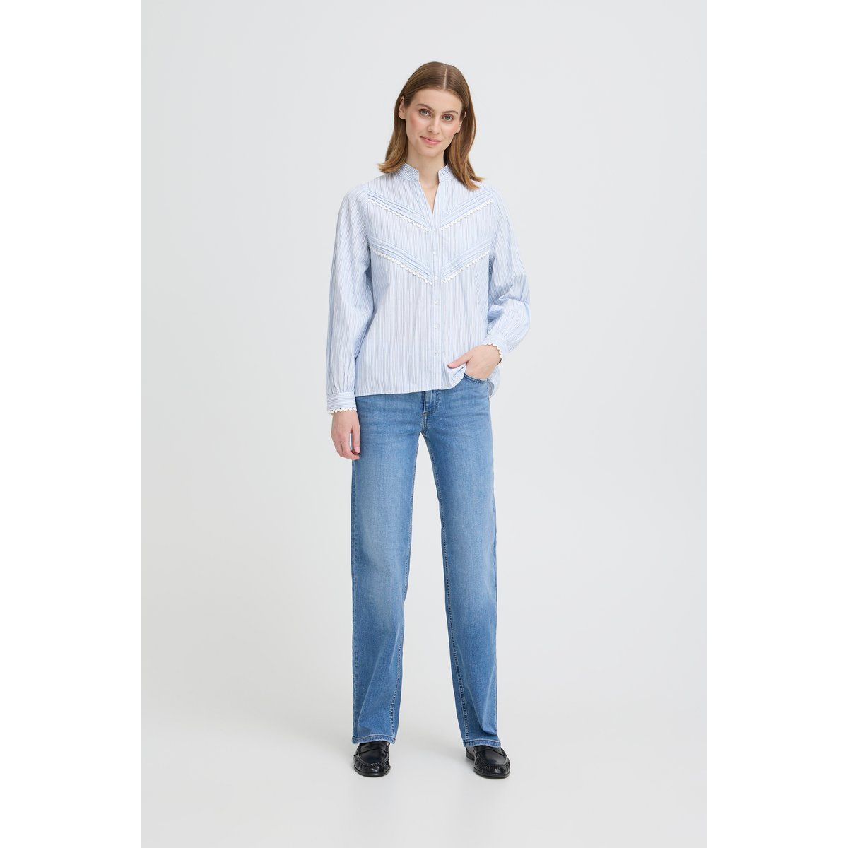 Gestreifte Bluse mit Spitzendetails