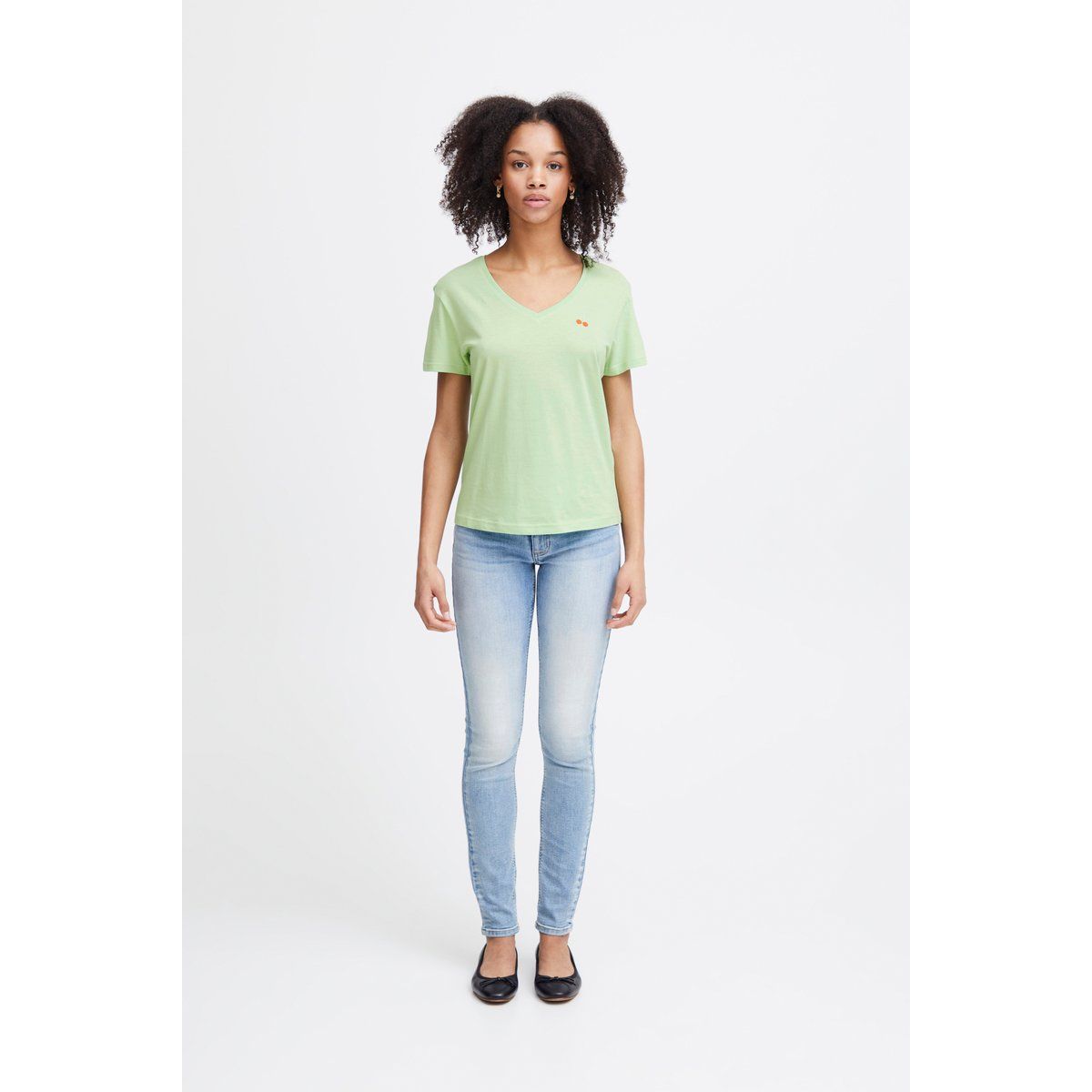 V-Ausschnitt T-Shirt mit Kirsch-Stickerei