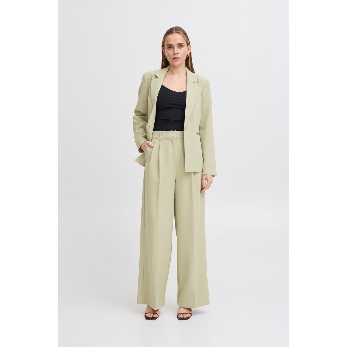 Weitgeschnittene Hose mit weitem Bein