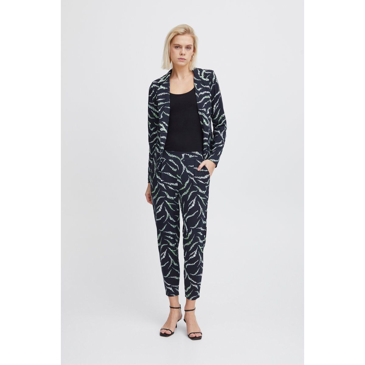 Tapered Freizeithose mit abstraktem Muster