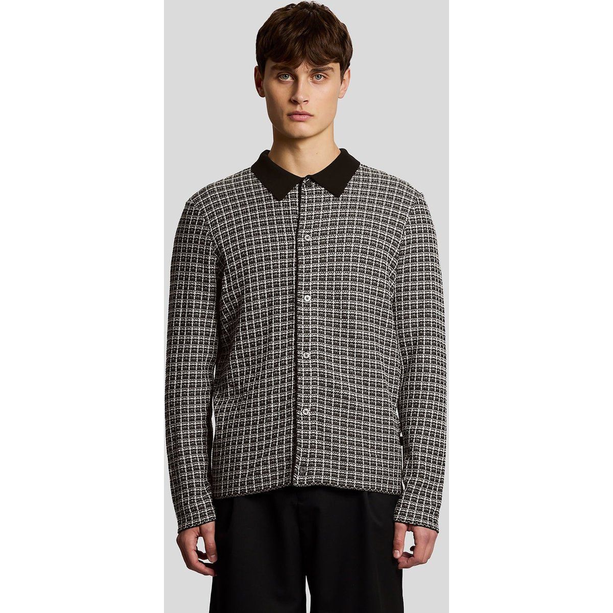 Strukturierte Strickjacke mit Knopfleiste und Kragen