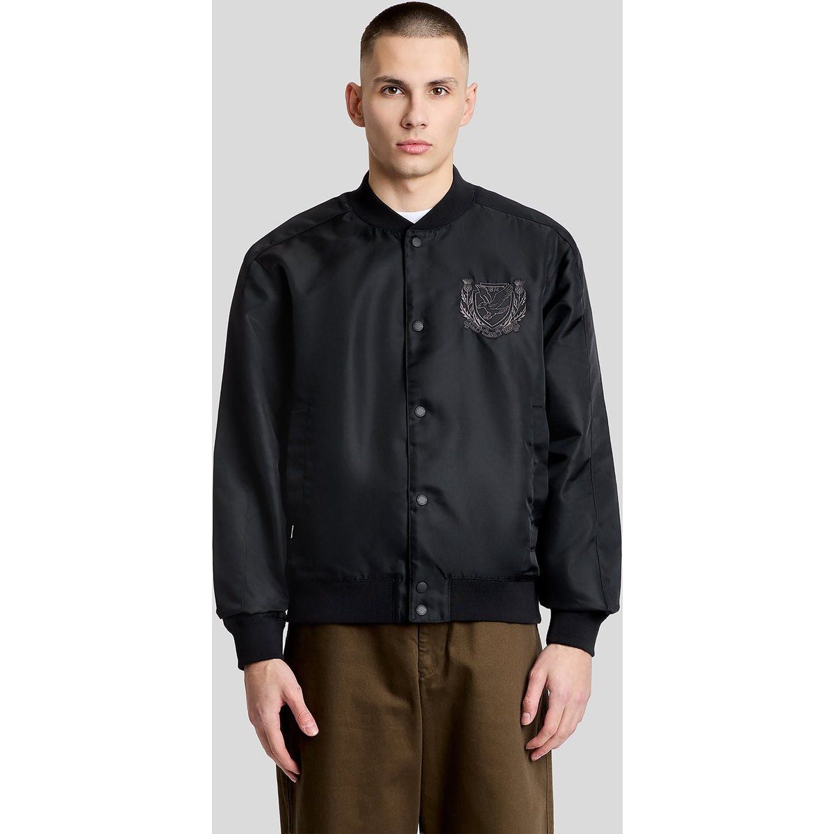 Collegejacke mit gesticktem Wappen
