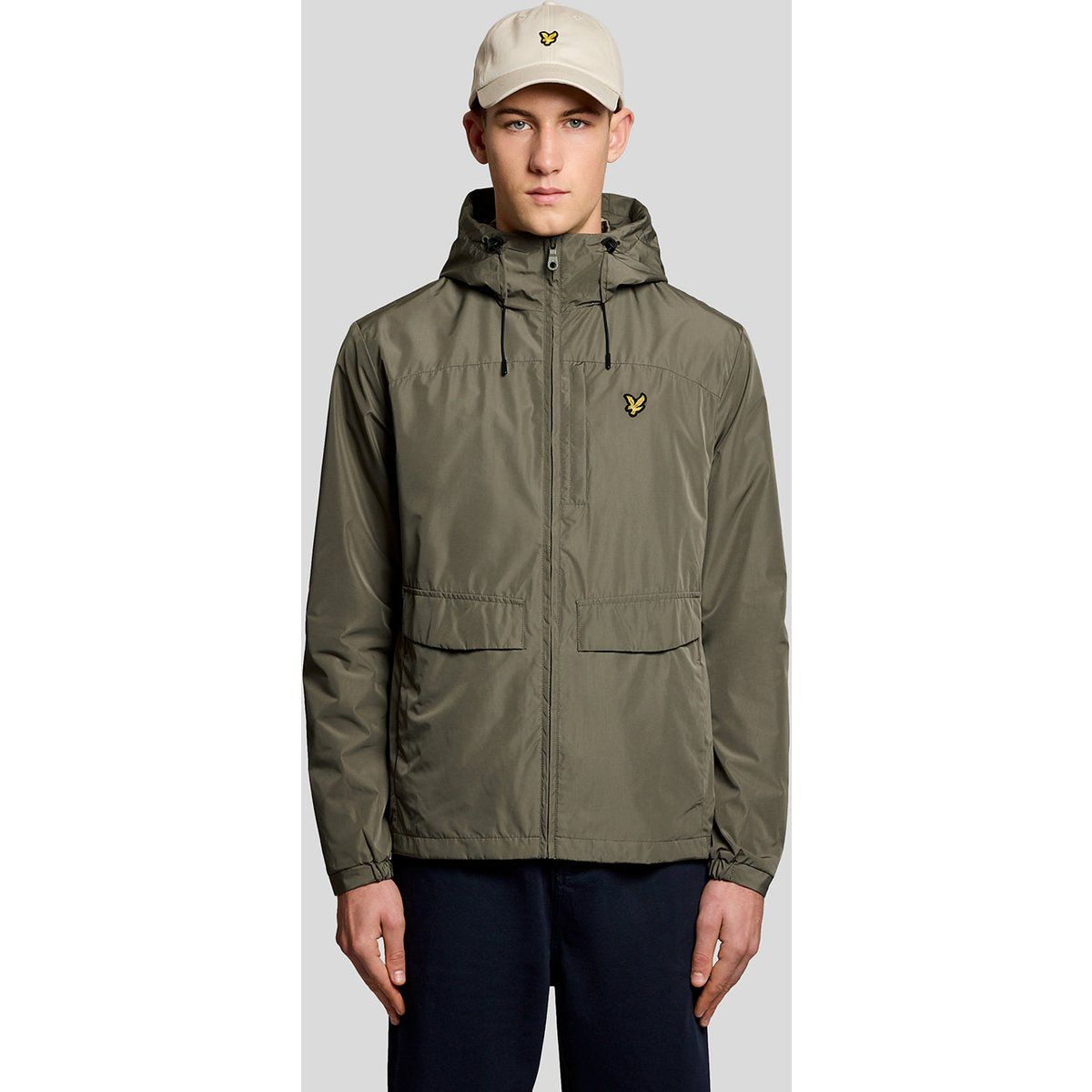 Leichte Herrenjacke mit Kapuze