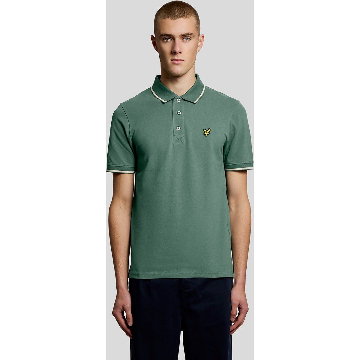 Polo-Shirt mit klassischer Passform und Besatz