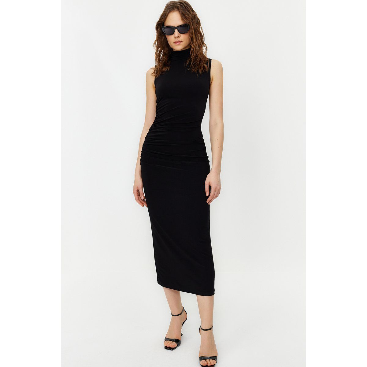 Ärmelloses Midikleid mit Stehkragen