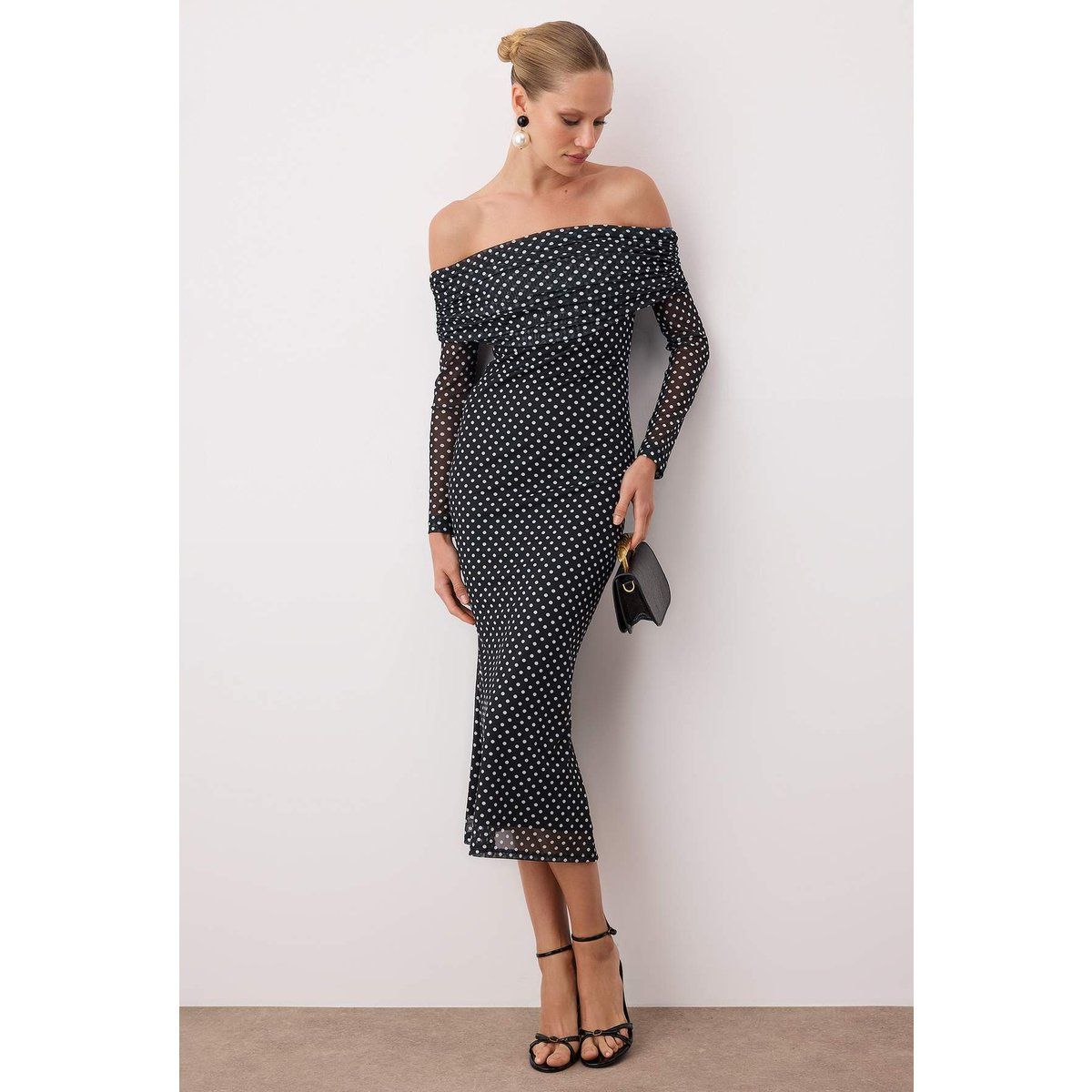Schwarzes Damen-Midikleid mit Polka Dots
